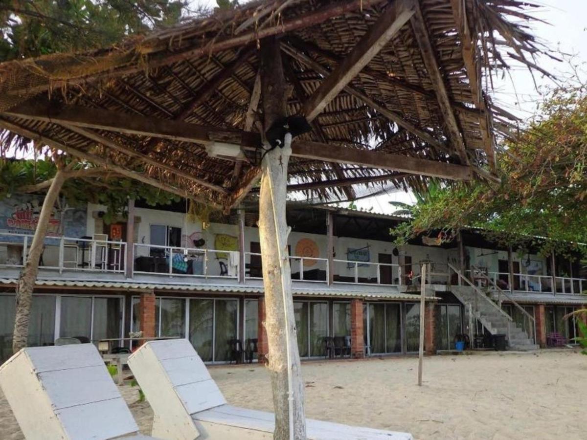 Oyo Home 90641 Naga Puri Beach Retreat Kuala Penyu Exterior photo